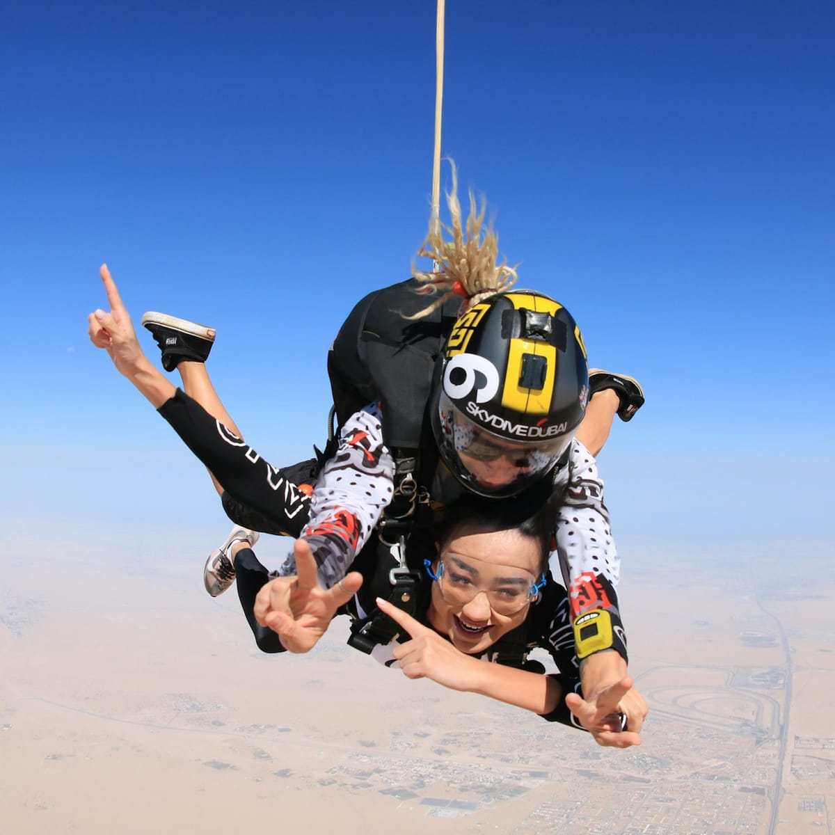 dubai-skydive-over-dubai-desert-photos-and-video_1